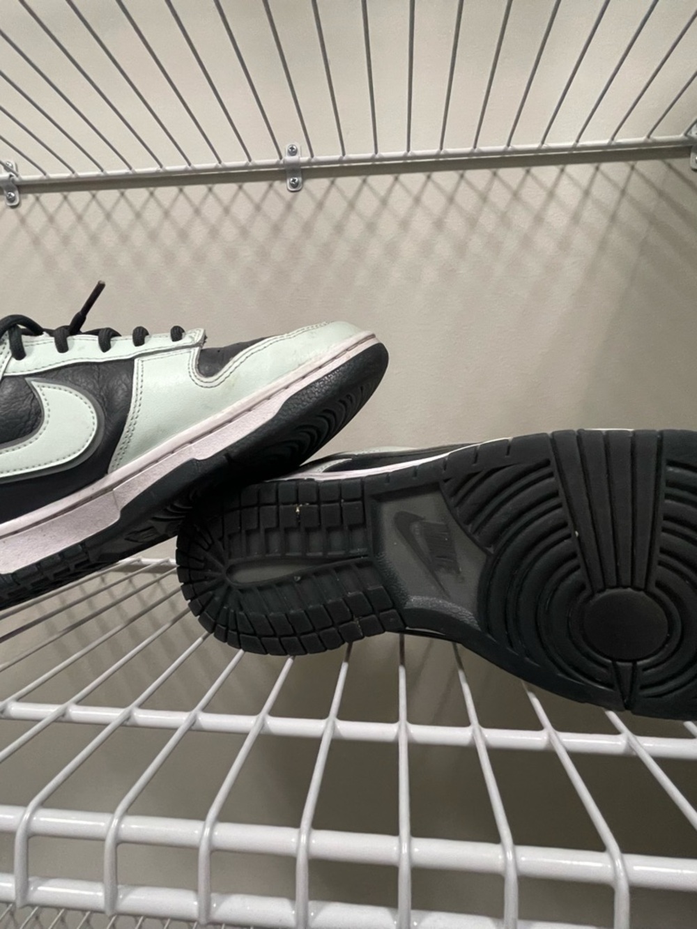 Nike Low-Top Sneaker in Black and Mint